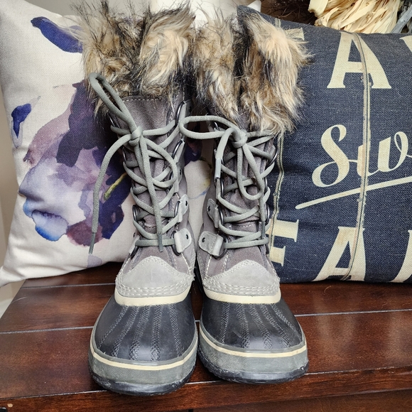 Sorel Joan of Arctic Winter Boots | Size 6 - Picture 3 of 11